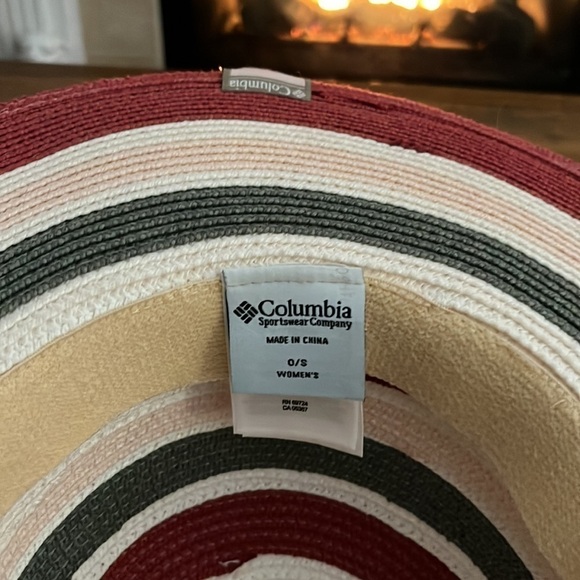 Columbia straw hat, 55% paper/ 45% polyester, in very good condition main image 4